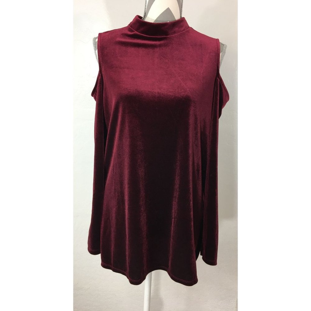 Halogen cold shoulder velvet top size M